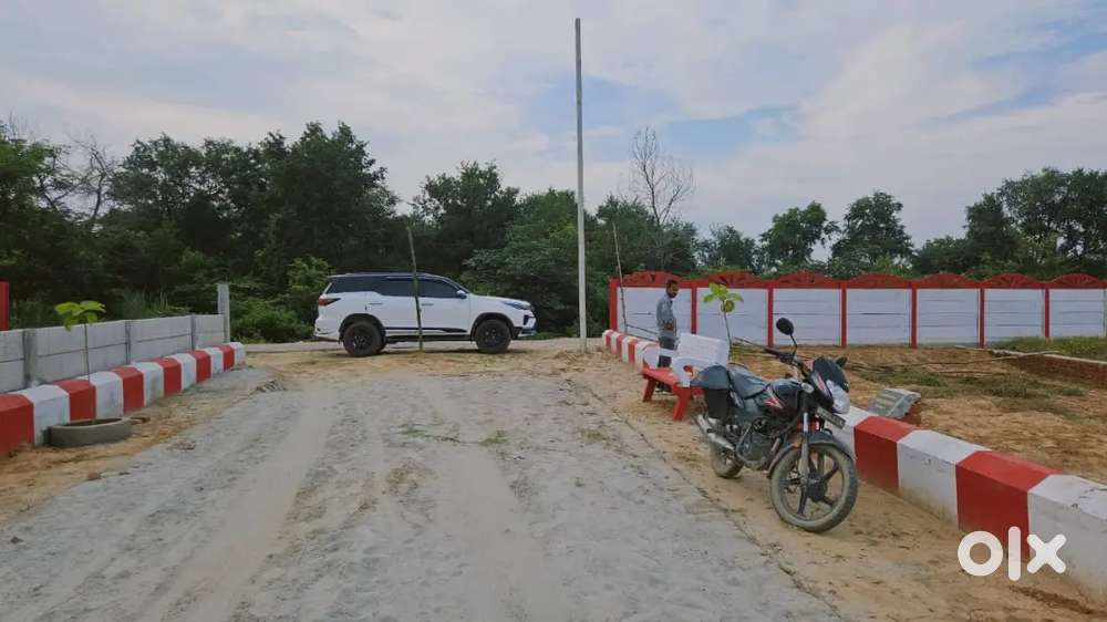 लखनऊ कानपुर हाईवे में लिंक रोड से लगी  साइट तुरंत रजिस्ट्री और कब्जा