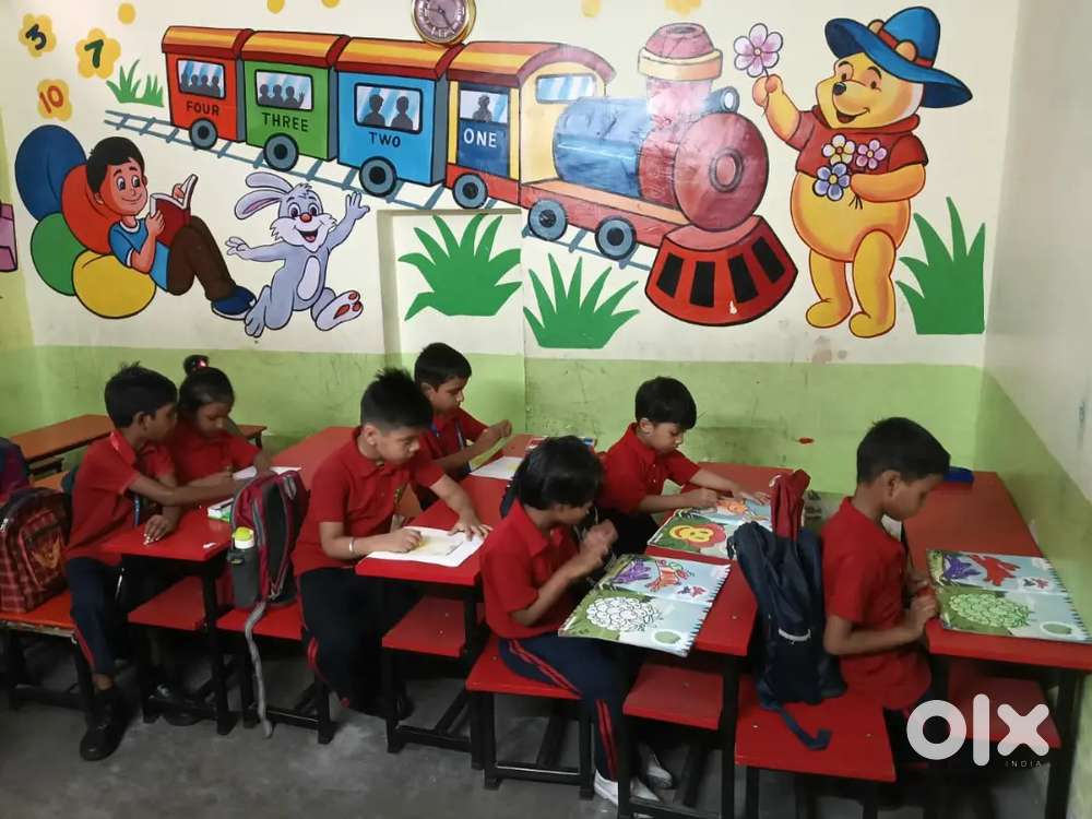 FEMALE TEACHER CLASS 1 TO 5