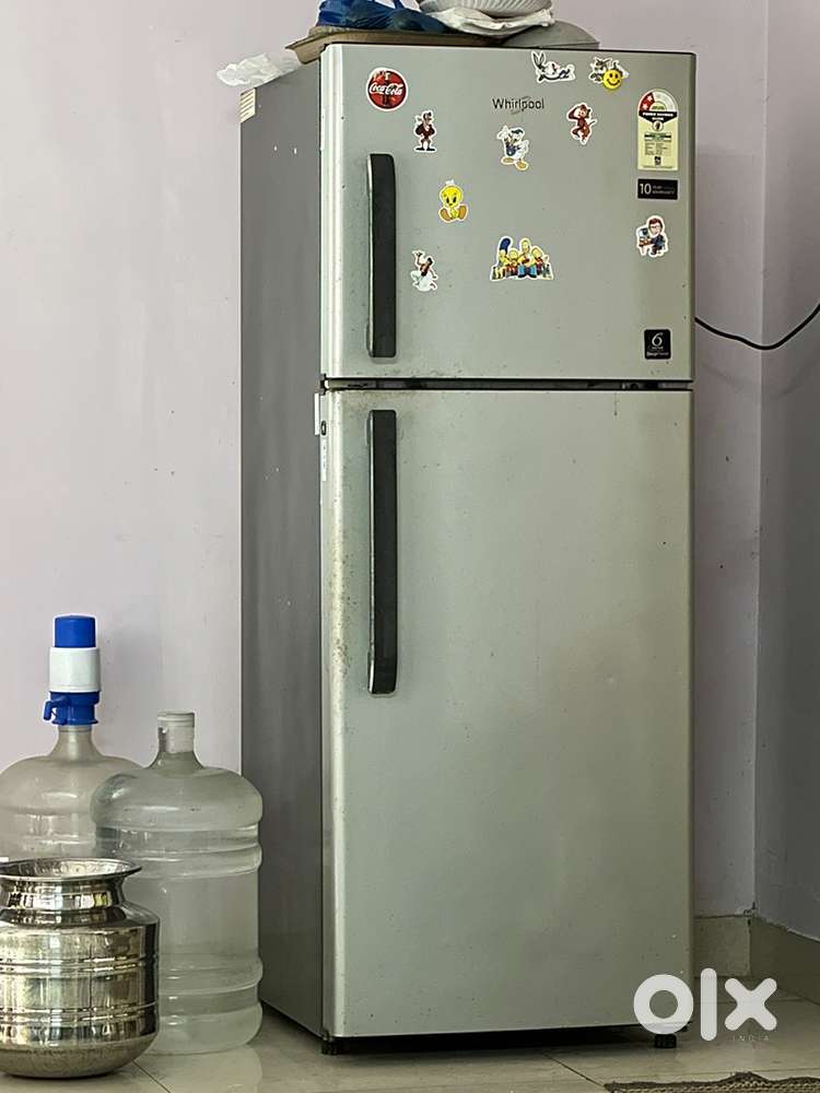 Whirlpool 2 door fridge.