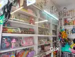 Sliding mirror rack for cosmetic shop