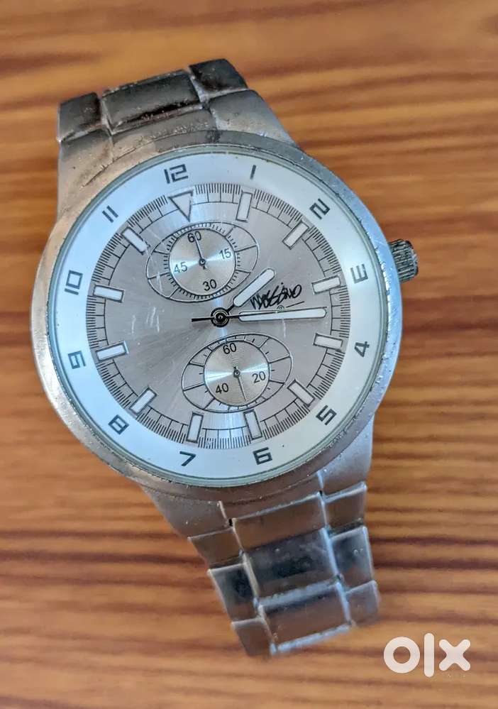 Men wrist watch