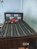 Single Bed with Gadaa ( Box wala Bed hai )