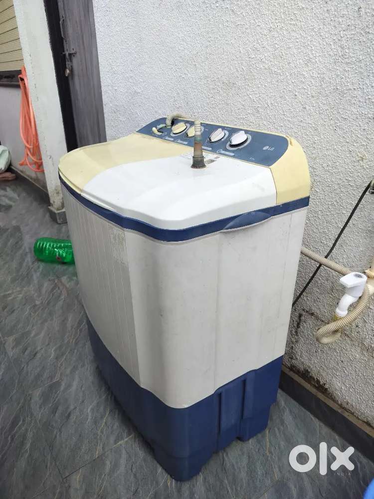 LG semi automatic washing machine
