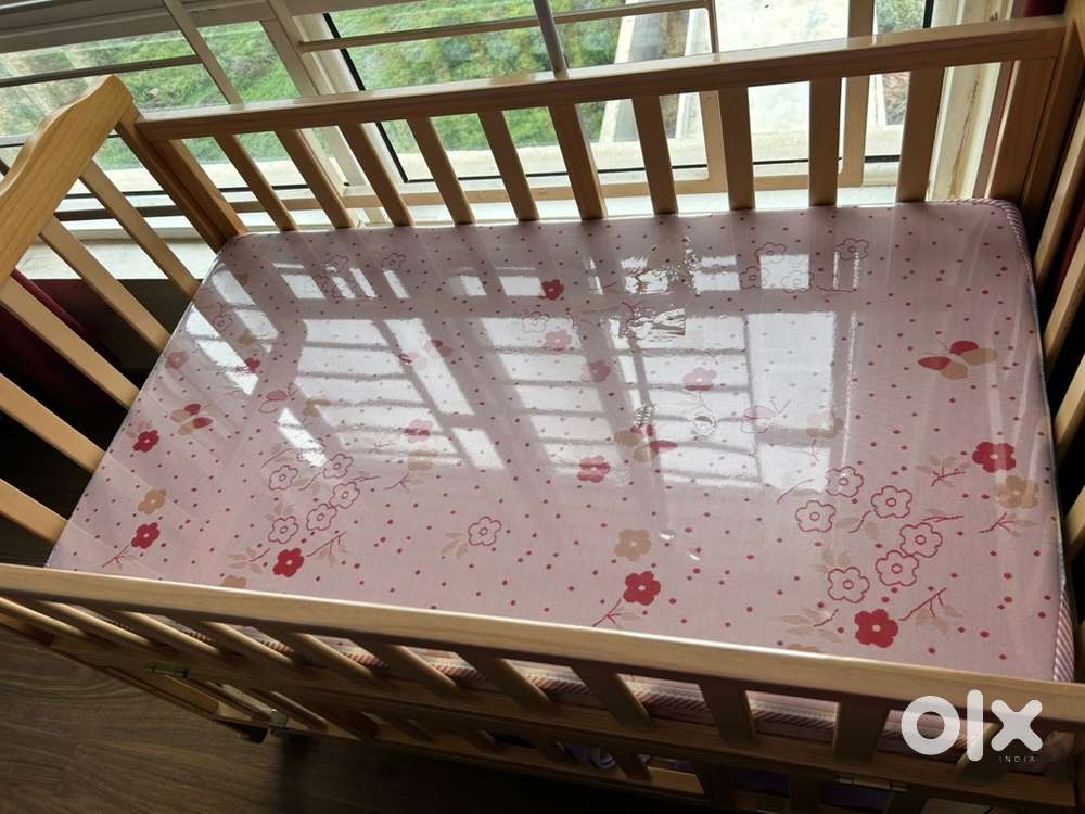 Baby cot with mattress