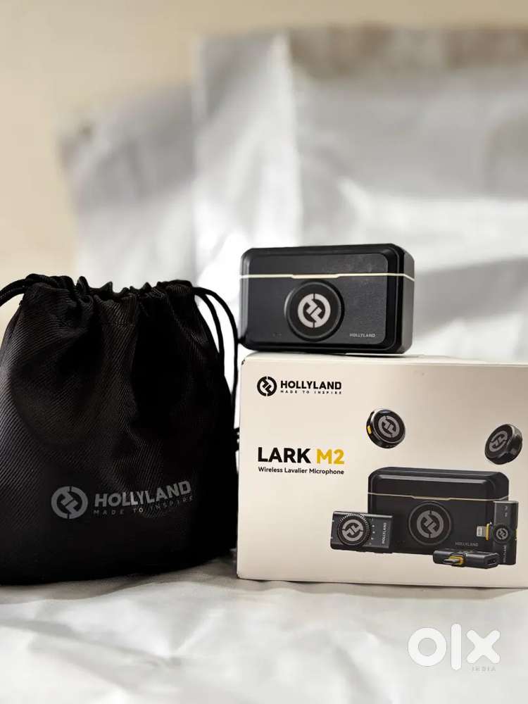 Hollyland Lark M2 Wireless Microphone (2TX + 3RX + Charging Case)
