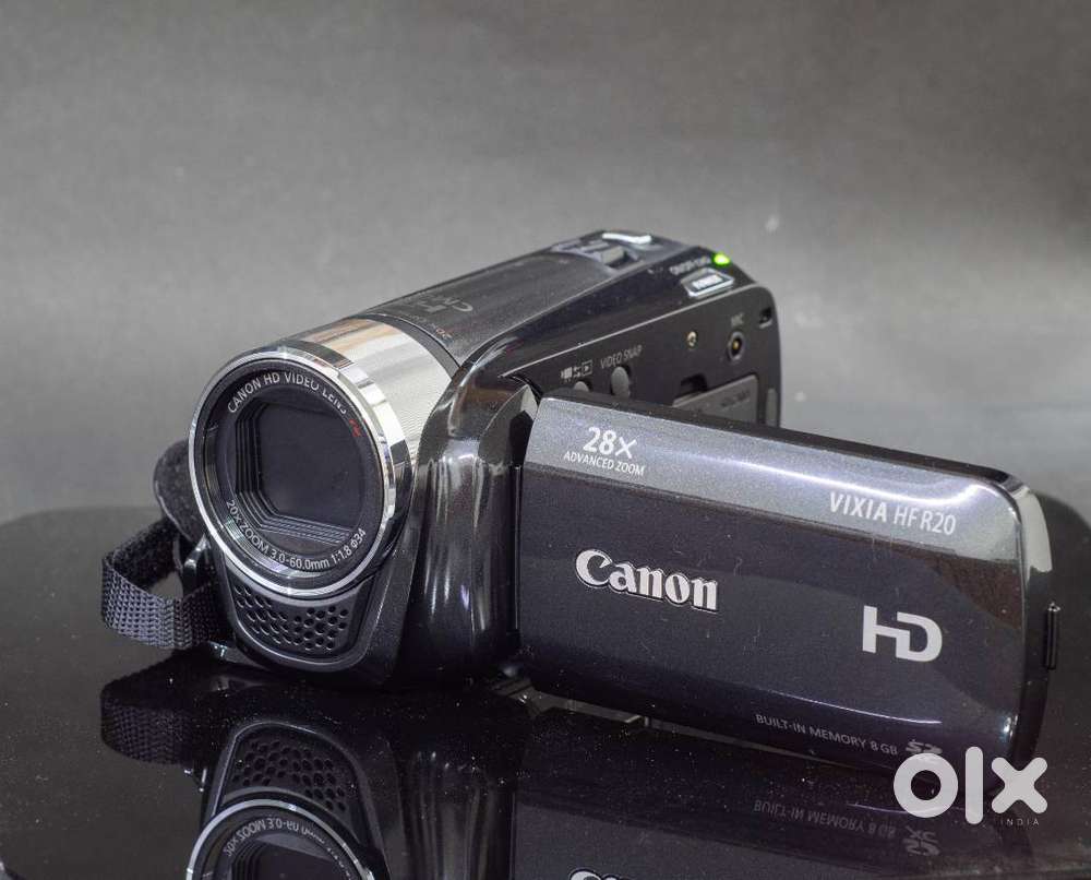 Canon Vixia Full HD Camcorder HF-R20 Dual SD Mint Like New