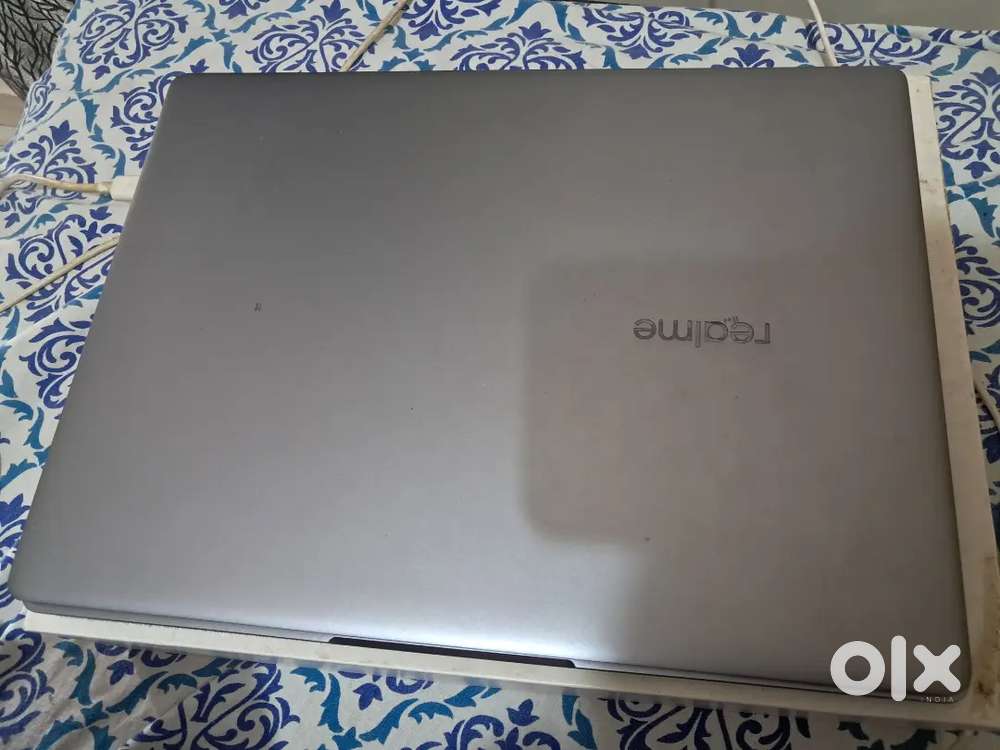 Real me slim book laptop