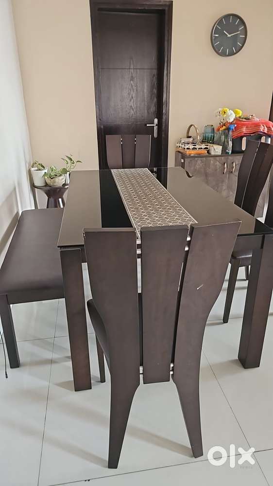 6 seated modern dining table