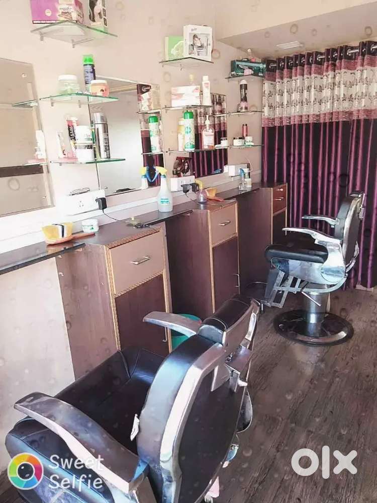 Haircut ke liye boy ya girl chahiye