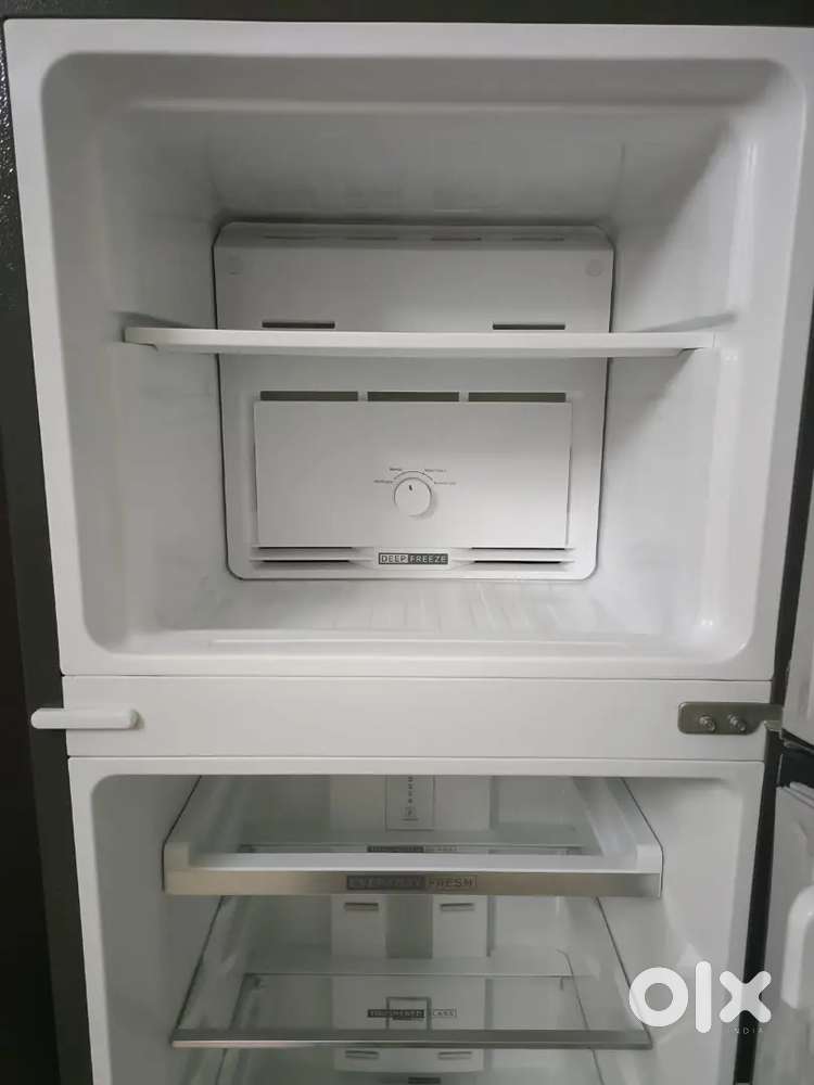 Double door refrigerator