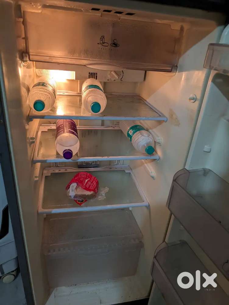 Whirlpool 5* fridge  good  condition  double door 325 ltr