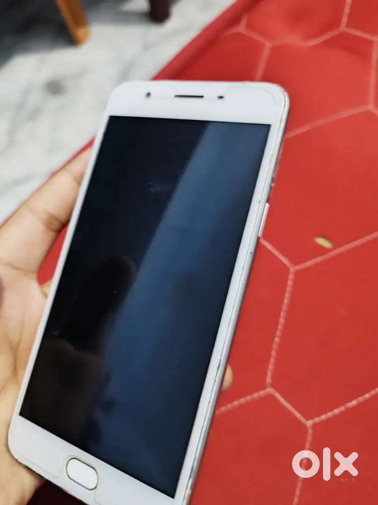 Oppo. F1s model 2020