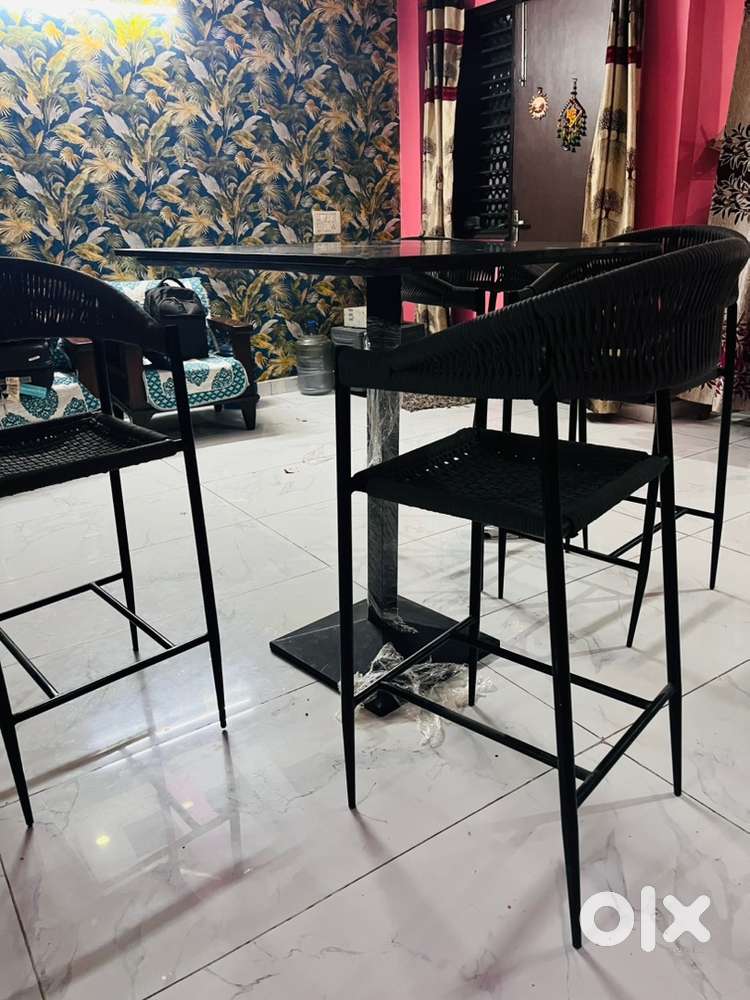 1 High table & 5 High Chair