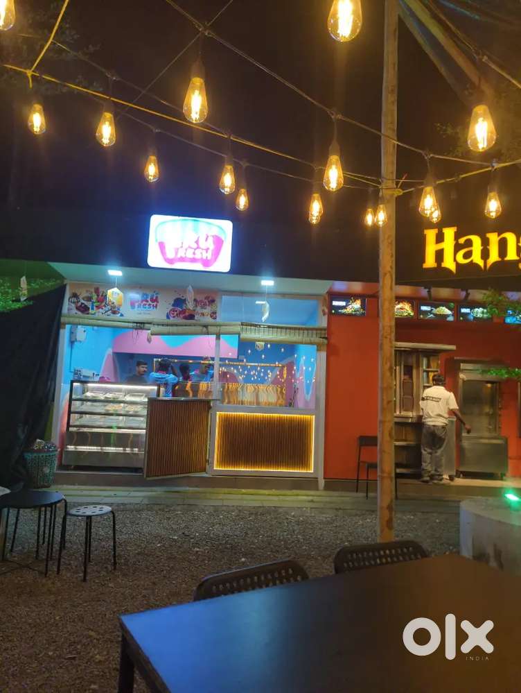 Looking g for part time  female staff to work at food court near jdt