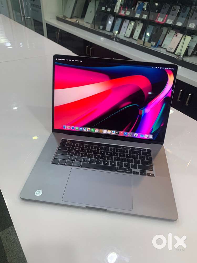 MacBook Pro 2019 TouchBar i9 32GB 512GB 5.5GB Graphics Warranty