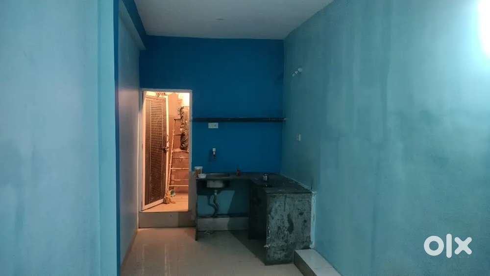 Rent pr den h 1 rrom hai uski me kitch parsal let bath h