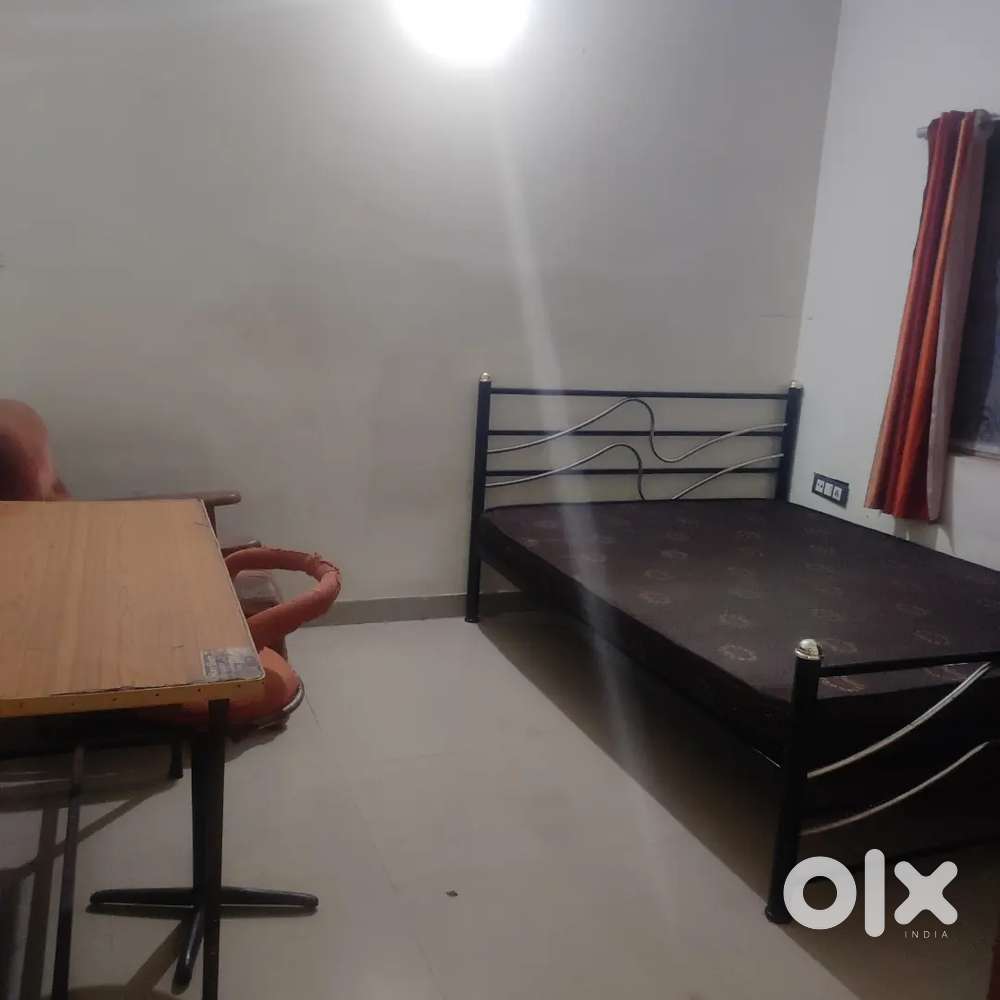 MR-4 ROAD FURNISHED SINGLE ROOM ATECHED TOILET WITH BED, WARDROBE