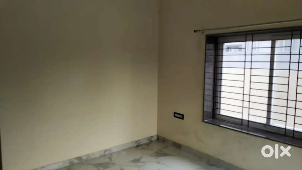 I am dealer flats avalaible for bachlor and family