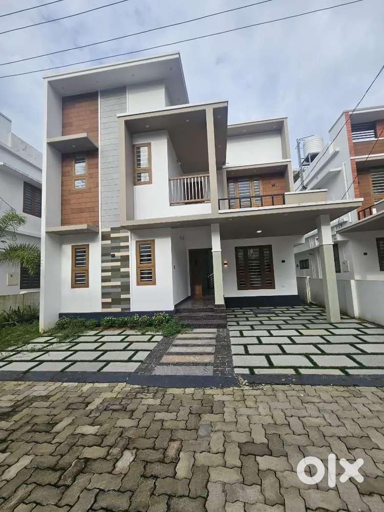 PALATIAL 4 BHK HOME FOR SALE KAKKANAD INFOPARK THEVAKKAL PUKKATUPADY