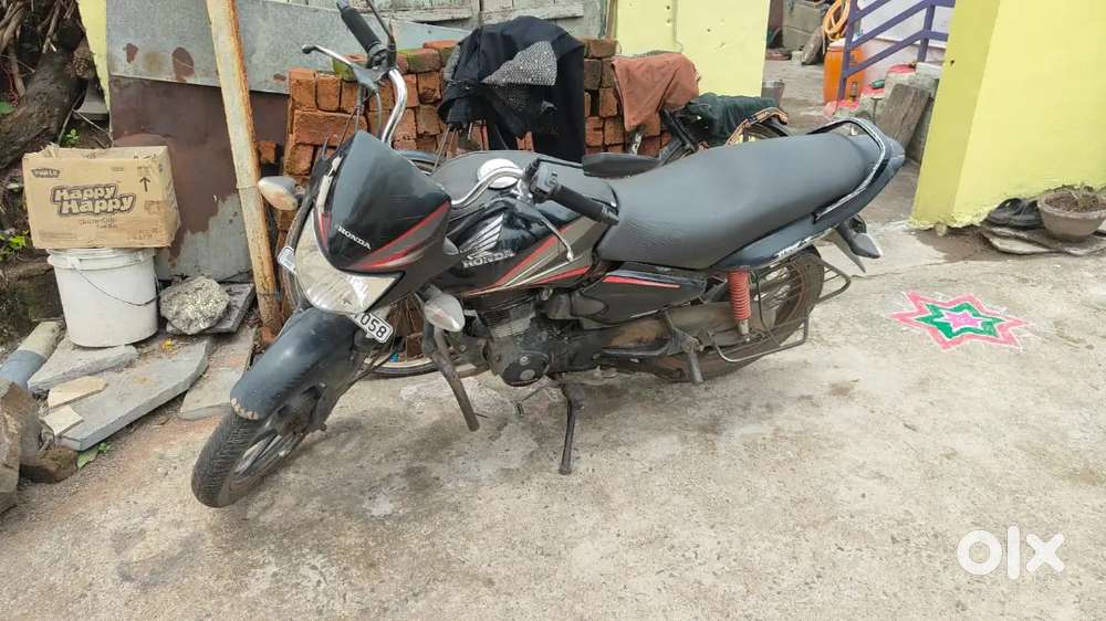 Honda shine 125  with hsrp number plate