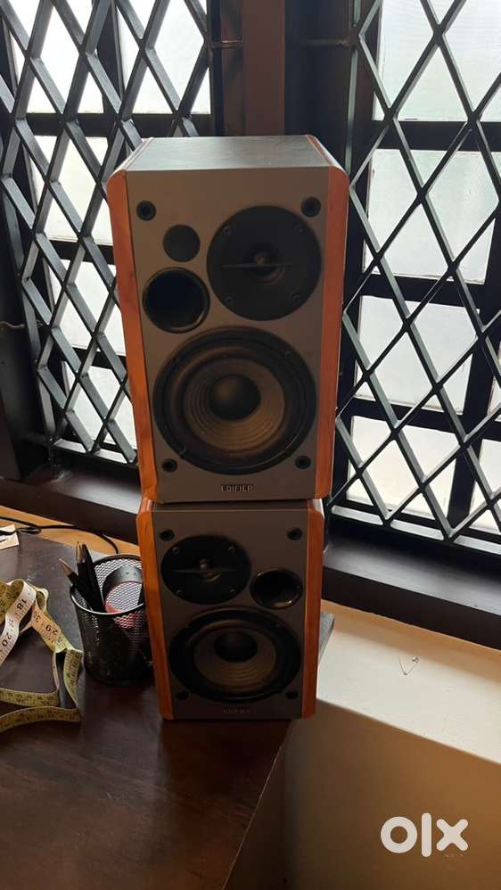Edifier r-280t Bookshelf speakers