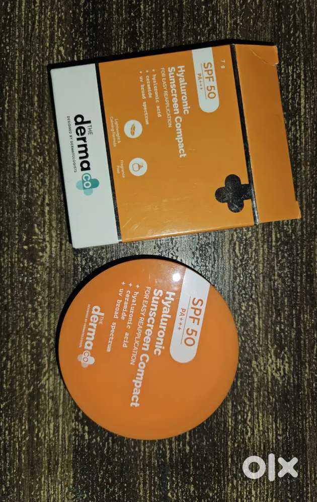The Derma Co Hyaluronic Sunscreen Compact (7g).