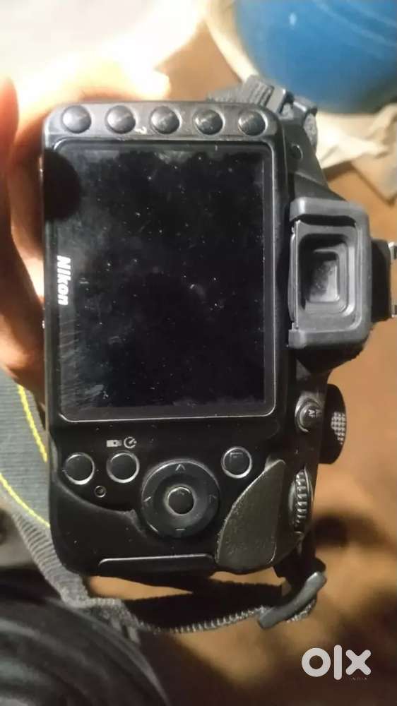 Hm ko dusra camera lena hai isliye bech rhe hai