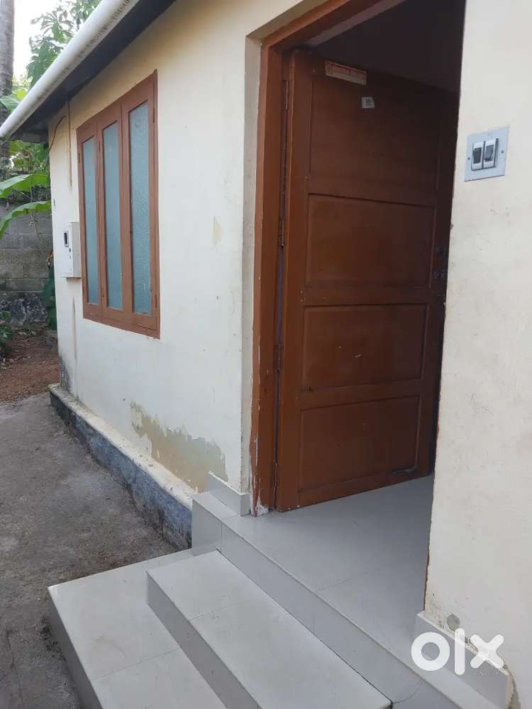 2 bhk small house for rent