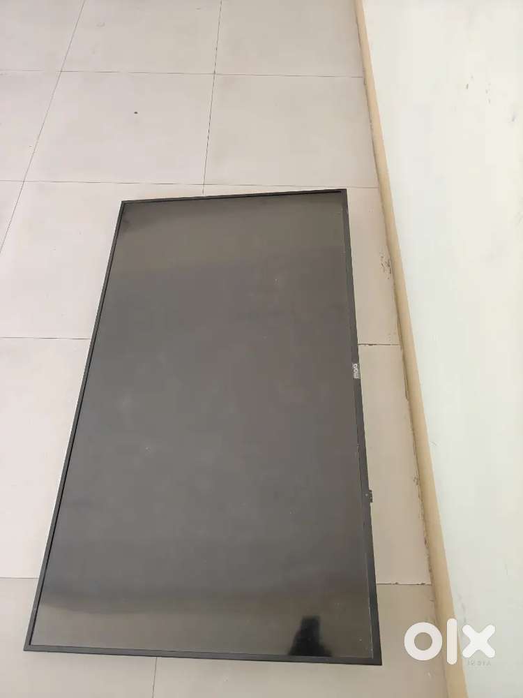 Tv for sale  strip damage