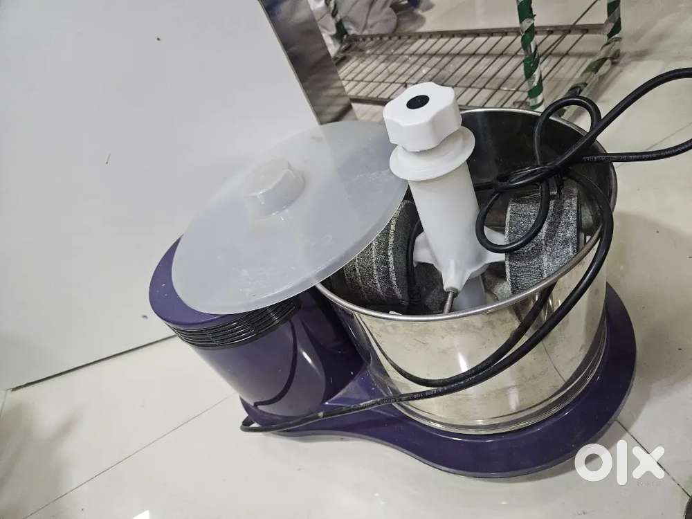 Grinder with scrapper