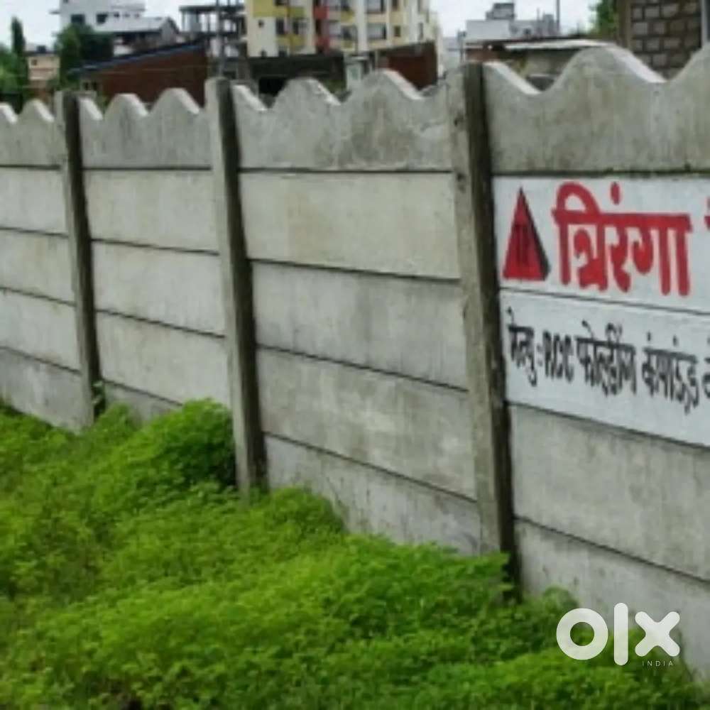 Tiranga pricast L type compound with  13ft iron channel gate