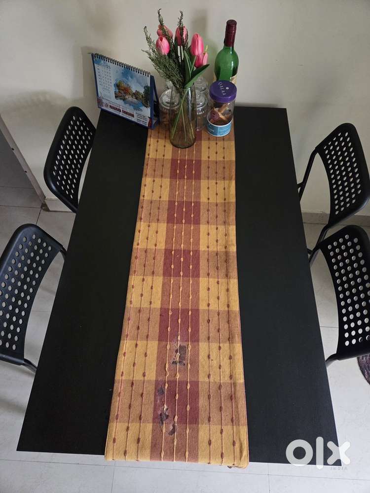 Dining table 4 seater