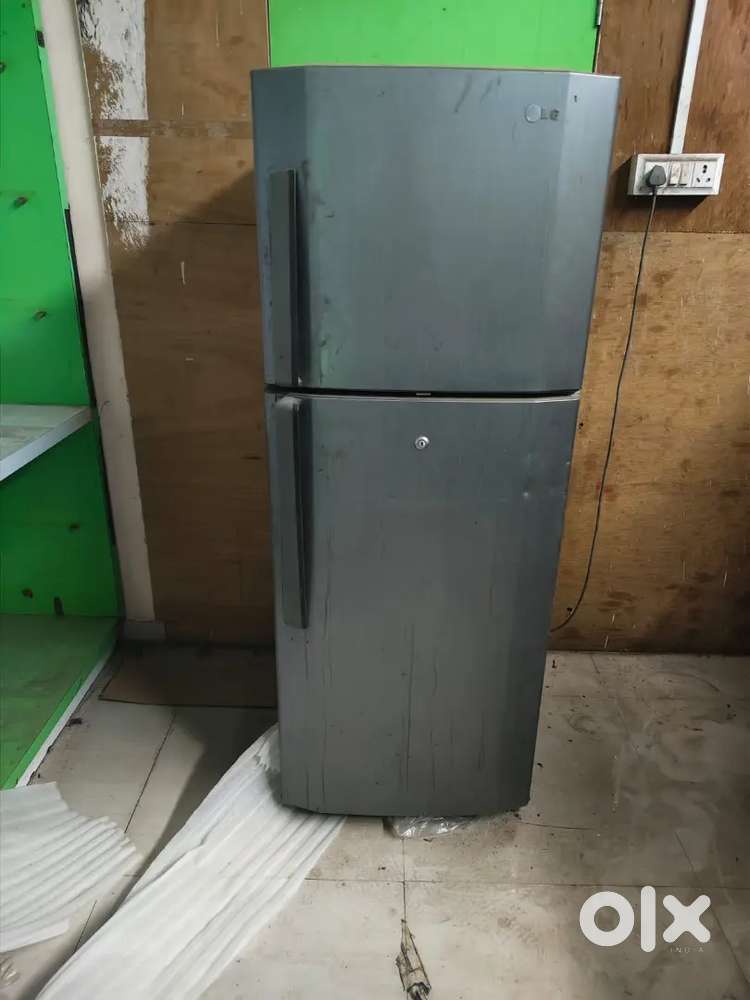 LG double door fridge only at 8000