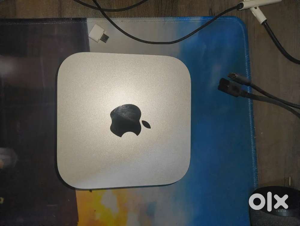 MAC mini m4 16/256 with monitor