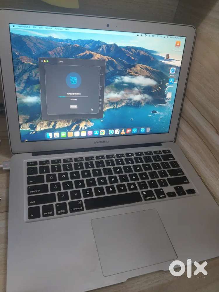 Apple mackbook air 2017   8/128ssd with charger