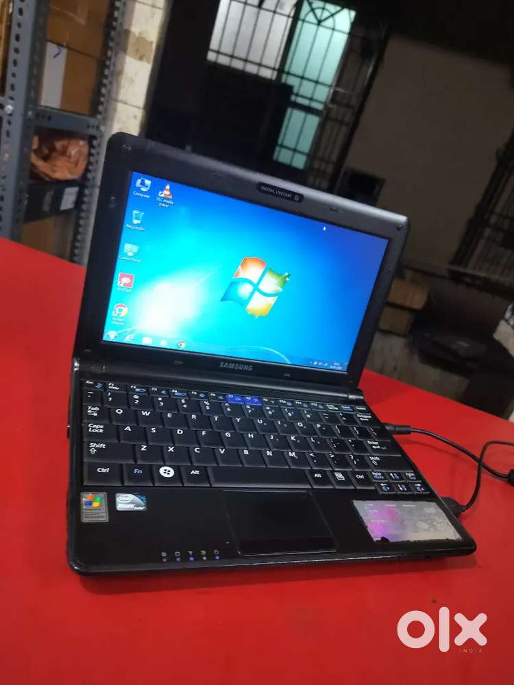 10 inch samsung mini size laptop perfect working and new looking