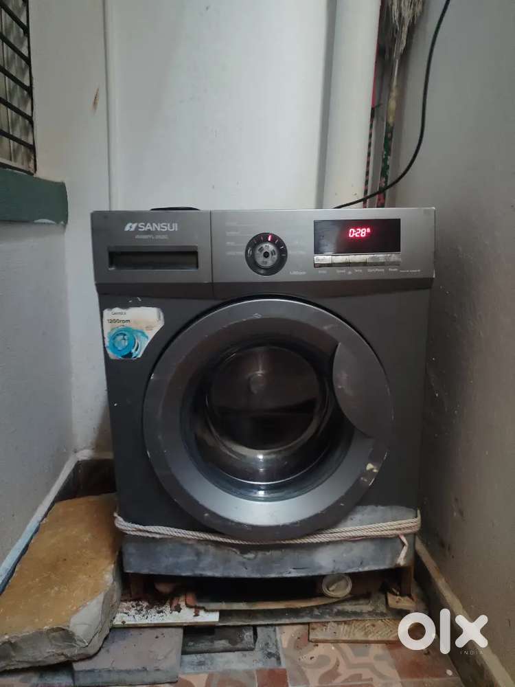 Sansui 6 kg front load fully automatic washing machine.