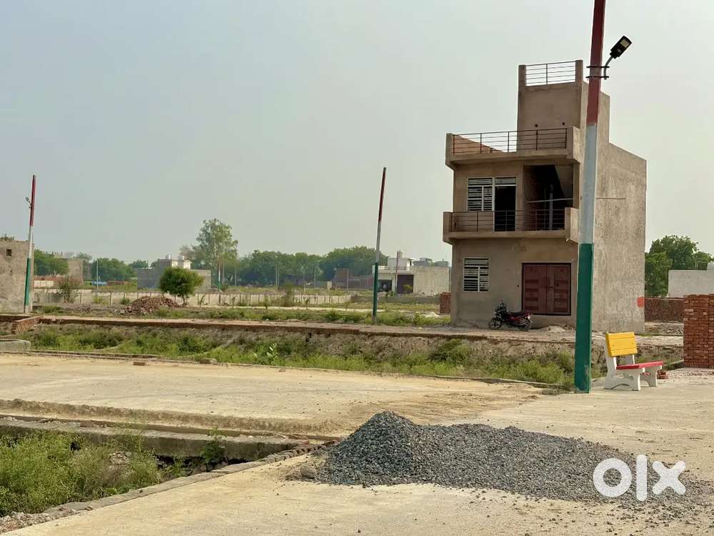 Gated Society Plot with Bank loan facilities near Pari Chowk
