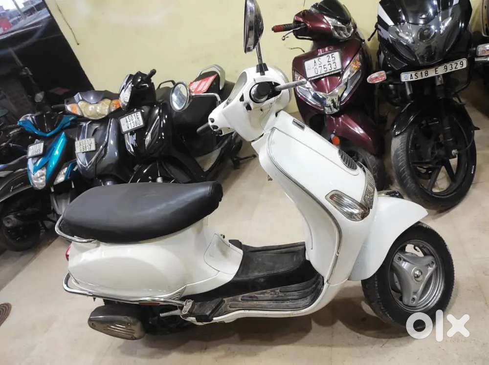 PIAGGIO VESPA 125 (2015) GOOD CONDITION WELL MAINTAINED SCOOTY.