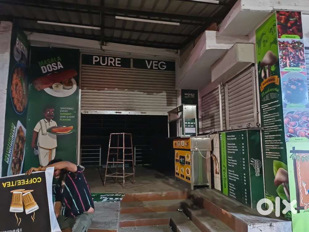 Momos chef and helper