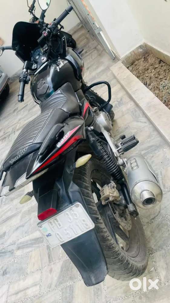 Bajaj Pulsar 220F