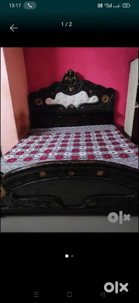 Double Bed or iske sath ek Dressing table bhi hai Both price 6500
