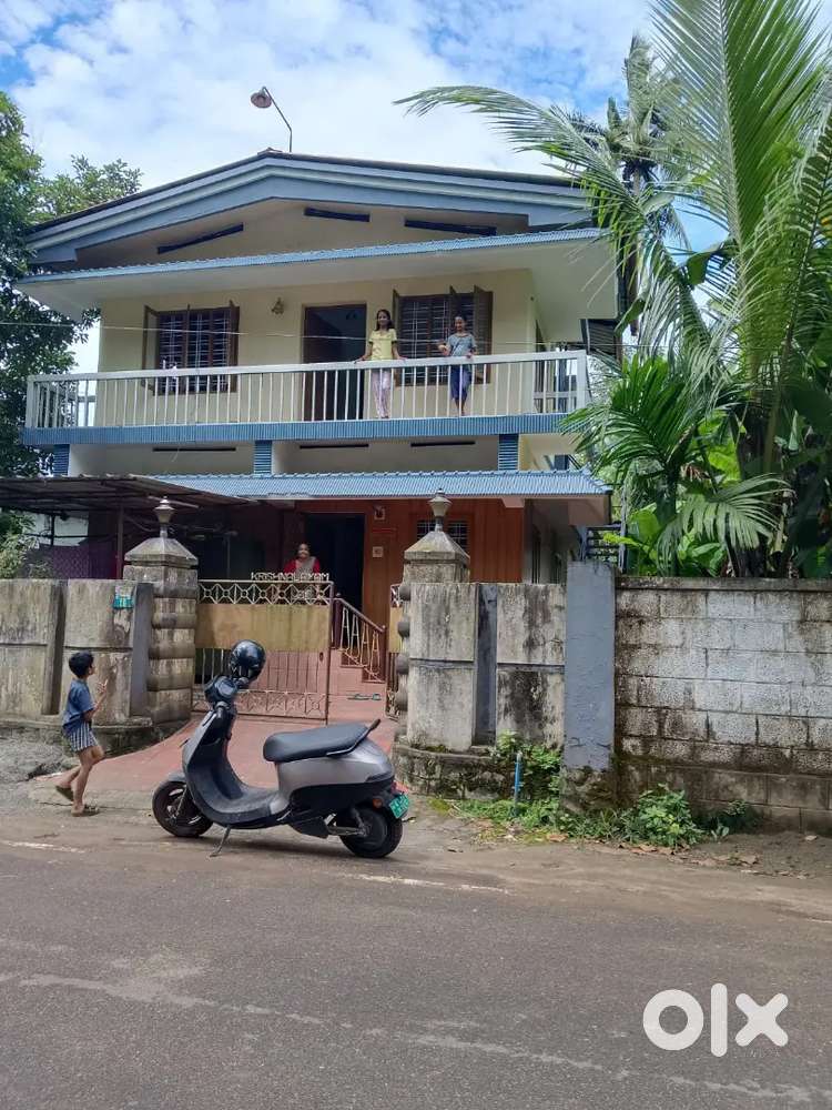 Upstair for rent  7000 only. Mathumoola changanacherry