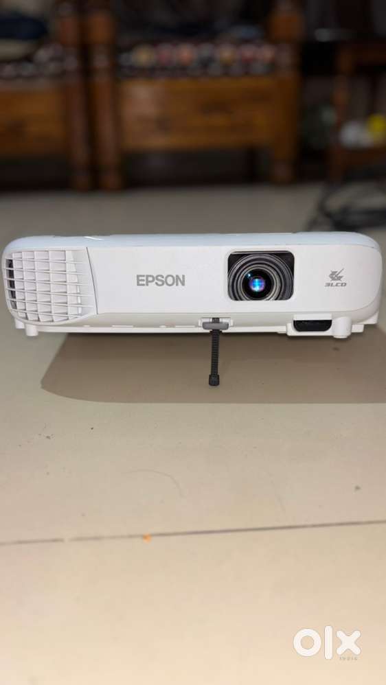 Sirf 49 hours chla ! Brand New Epson projector  3300 lumens
