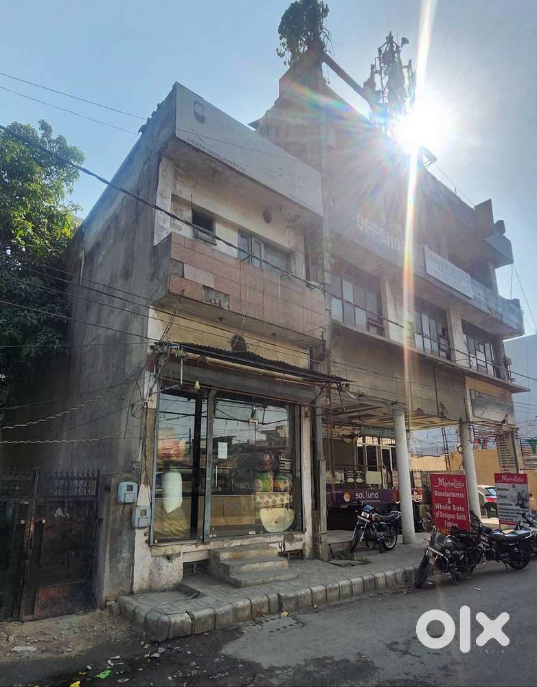 2400 sq ft showroom/office space near hero bakery chownk