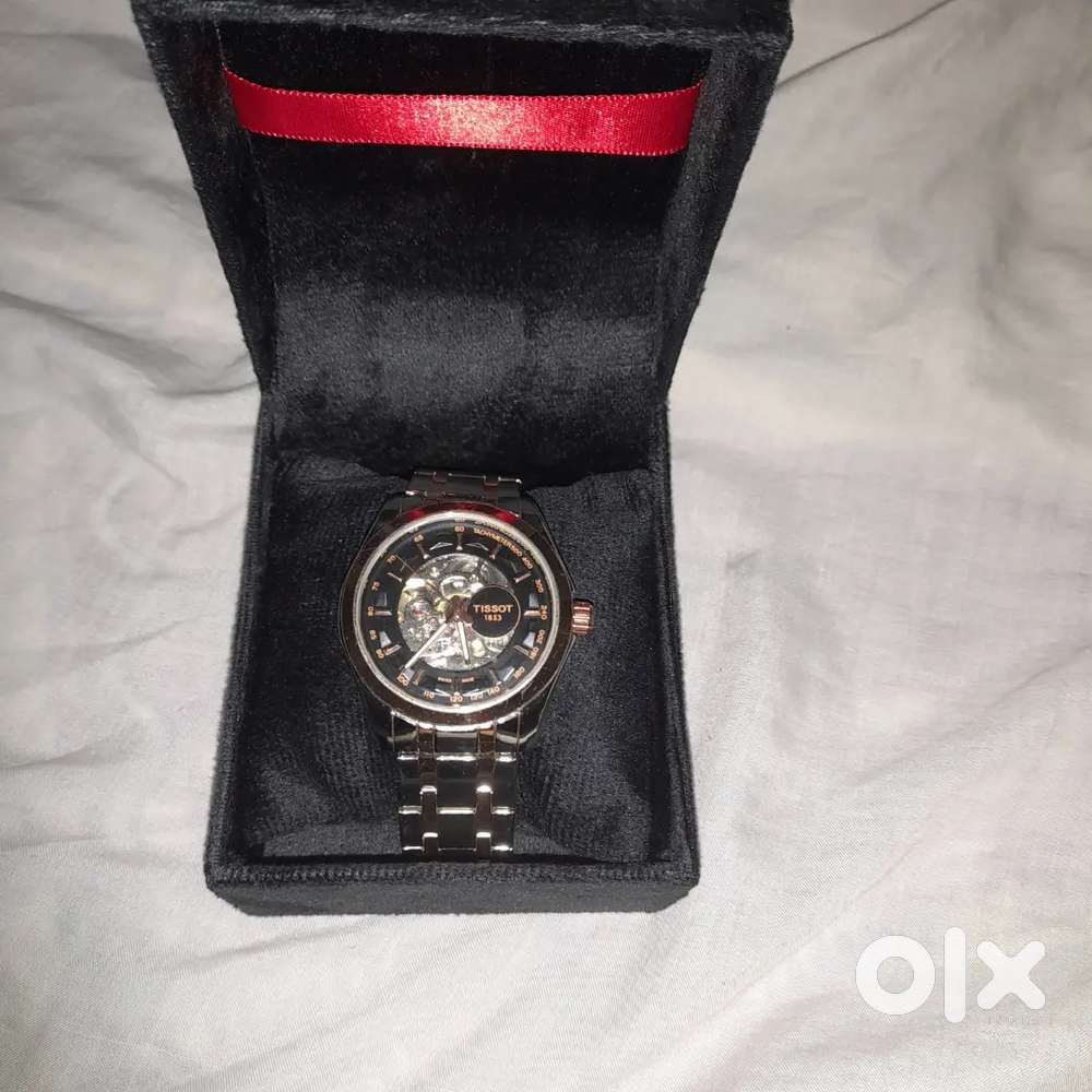 Watch Automatic wali new condition 1month old hai Box free hai