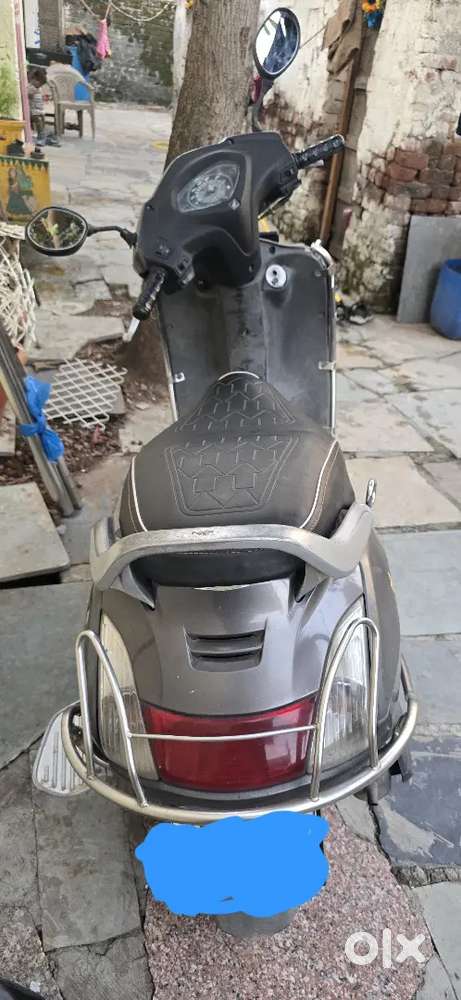 Honda Activa Het model 2014 one hand use