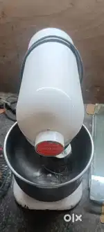 Planetary mixer machine for cake cream