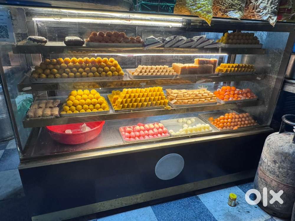 Sweet display counter