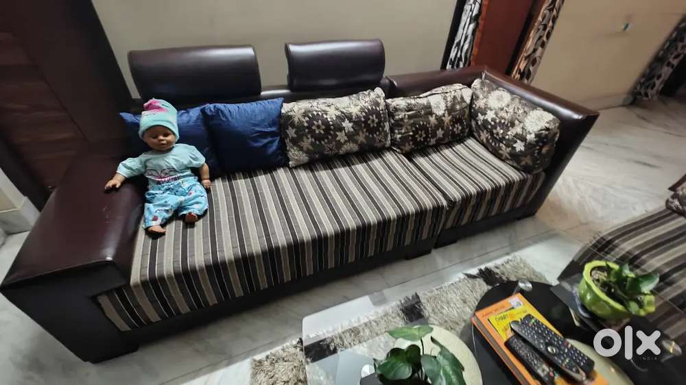 L type sofa cum center table